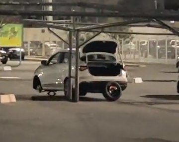 Avellaneda: robaron ruedas de autos en el estacionamiento de un supermercado