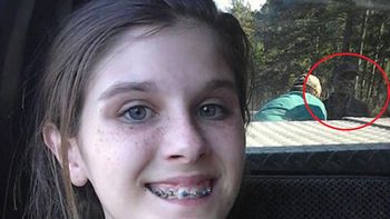 Se sacó una selfie y fotografió a un fantasma Se sacó una selfie y fotografió a un fantasma