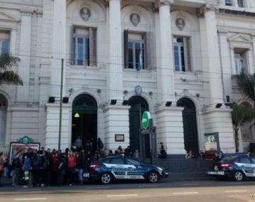 Susto en la Facultad de Económicas de la UBA por una amenaza de bomba