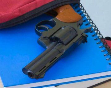 Alerta máxima en Rosario: un alumno fue armado a la escuela y huyó a los tiros