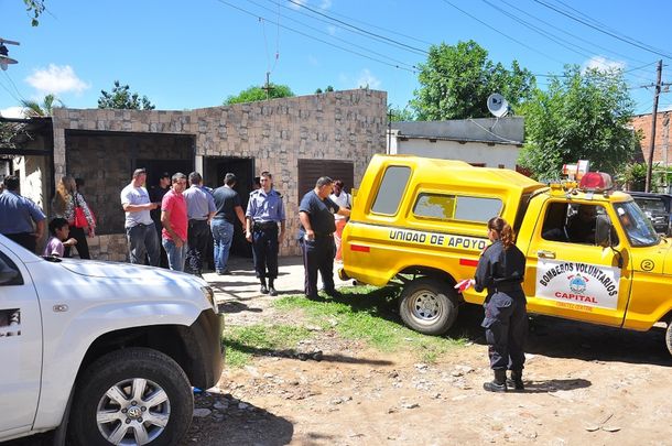 Limpiaba su arma reglamentaria, mató accidentalmente a su hermana y luego se quitó la vida