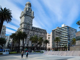 Uruguay aparece como el país con mayor PIB per cápita de la región en un reciente informe de la Cepal. Uruguay aparece como el país con mayor PIB per cápita de la región en un reciente informe de la Cepal.