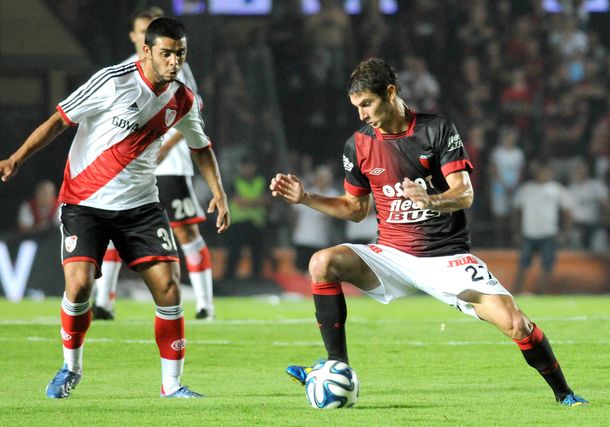 Con sacrificio y entrega Colón le ganó a un River con muchas dudas
