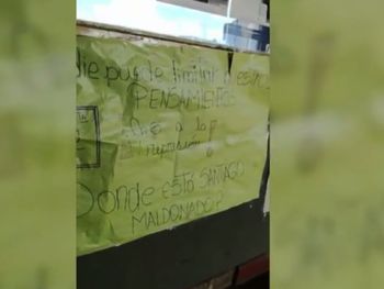 VIDEO: Fiscales se cruzaron por los carteles de Santiago en una escuela