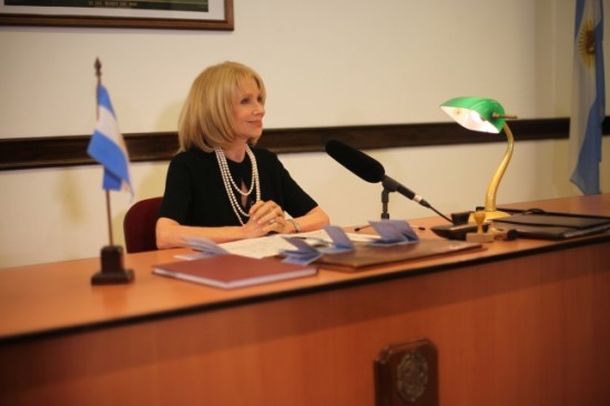 Evangelina Salazar hizo de jueza igualitaria en Graduados