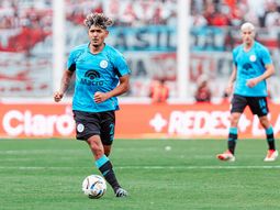 Los extraños gestos de Yael Falcón Pérez con jugadores de Belgrano durante la final ante River. Los extraños gestos de Yael Falcón Pérez con jugadores de Belgrano durante la final ante River.