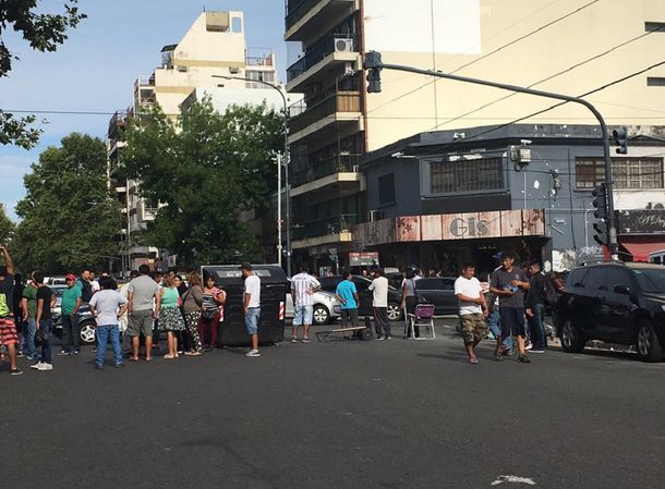 Tensión en la calle Avellaneda por un piquete de manteros
