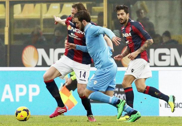 Con un gol de Higuaín, el Nápoli empató con Bologna y se aleja
