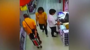 Un nene murió después de que su padre perdiera el equilibrio y lo aplastara. Un nene murió después de que su padre perdiera el equilibrio y lo aplastara.