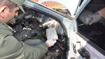 pareja viajaba con sus dos hijos menores y 25 kilos de droga pareja viajaba con sus dos hijos menores y 25 kilos de droga