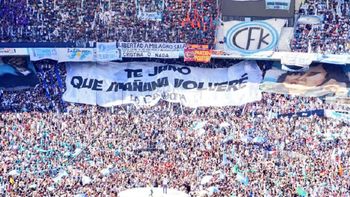 la bandera que la campora le hizo a cristina con la letra de un tema de nino bravo la bandera que la campora le hizo a cristina con la letra de un tema de nino bravo