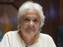 La exvicepresidenta frenteamplista, Lucía Topolansky, entiende que las próximas elecciones internas deberían ser obligatorias. La exvicepresidenta frenteamplista, Lucía Topolansky, entiende que las próximas elecciones internas deberían ser obligatorias.