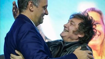 Manuel Adorni y Javier Milei. Manuel Adorni y Javier Milei.