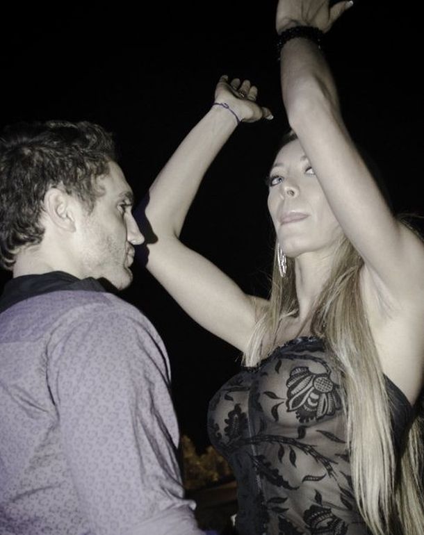 Pamela Pombo con sus admiradores