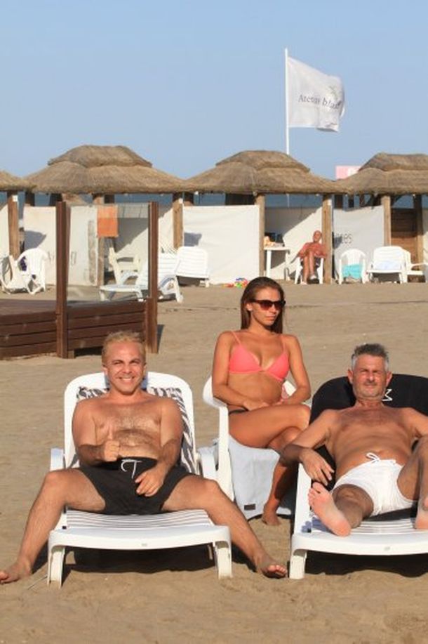 Cristian Castro hace playa después de sus fotos en tanga y no le importa nada
