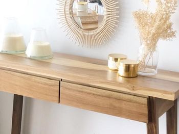 Cómo sacar el polvo de los muebles de madera con vinagre