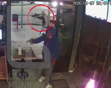 Violentos robos piraña en Lanús: delincuentes armados asaltan a los clientes de tres bares