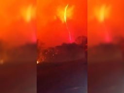 Se formó un impresionante tornado de fuego en los incendios forestales de Córdoba