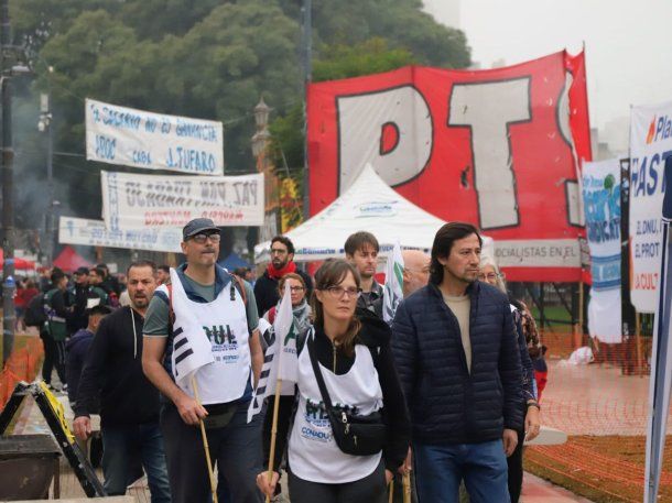 Concentración frente al Congreso en contra de la Ley Bases Concentración frente al Congreso en contra de la Ley Bases