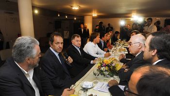 fuerte critica de scioli al paro: es un gran piquete al progreso del pais fuerte critica de scioli al paro: es un gran piquete al progreso del pais