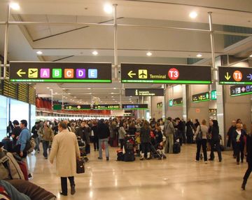 Ya no se podrá fumar en espacios semicubiertos de los aeropuertos