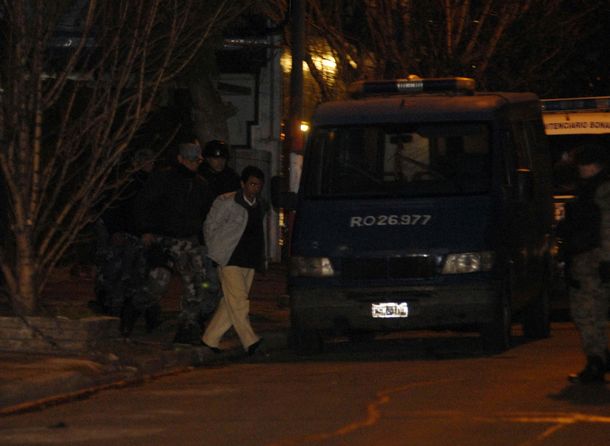 Encuentran un diente en el lugar del cuádruple crimen de La Plata