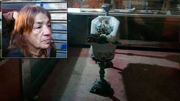 Una mujer vela a su madre en una fábrica de pastas: Fue su última voluntad