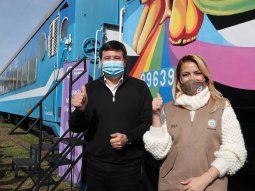 Junto al ministro Daniel Arroyo, Fabiola Yañez visitó en Castelli el Tren de Desarrollo Social