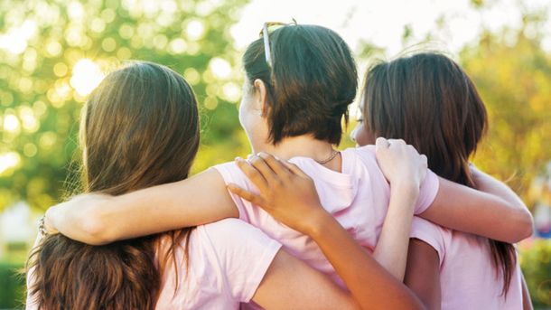 Pedían un hogar y lo tendrán: una mujer adoptará a tres hermanitas que no querían ser separadas