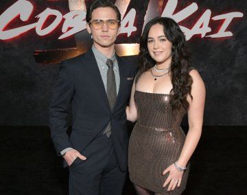 Dos actores de Cobra Kai anunciaron su compromiso en la alfombra roja