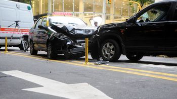 otro taxi choco en contramano en la avenida santa fe otro taxi choco en contramano en la avenida santa fe