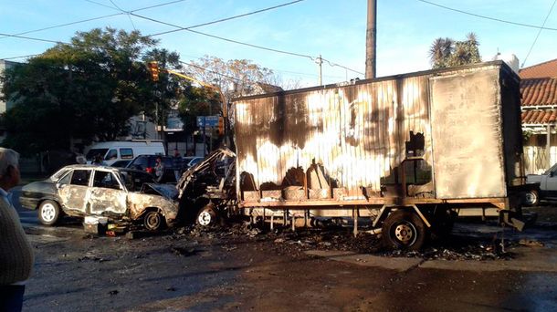 Choque e incendio de un camión y un auto en San Justo: hay dos heridos