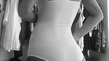 ella si que puede usar un body blanco sin problemas ella si que puede usar un body blanco sin problemas