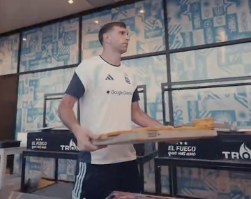 El Dibu Martínez, protagonista del cuarto asado de la Selección Argentina en Kansas.