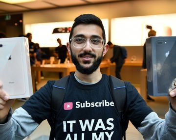La primera persona en tener un iPhone 8 acampó en la puerta de una Apple Store 10 días