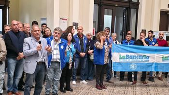 la bancaria confirmo un paro de 24 horas para el proximo lunes 27 de abril: el motivo la bancaria confirmo un paro de 24 horas para el proximo lunes 27 de abril: el motivo