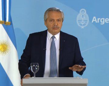 Las filminas de Alberto Fernández: los datos que llevaron al confinamiento