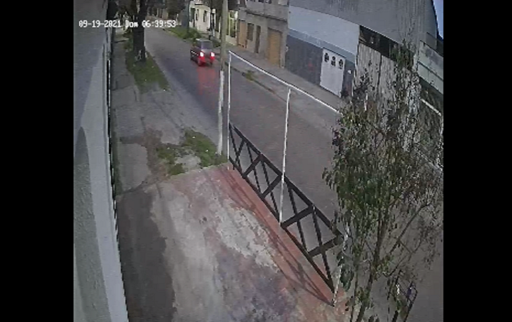 Un patrullero sin sirena ni luces atropelló a una chica de de 19 años: sus familiares piden justicia