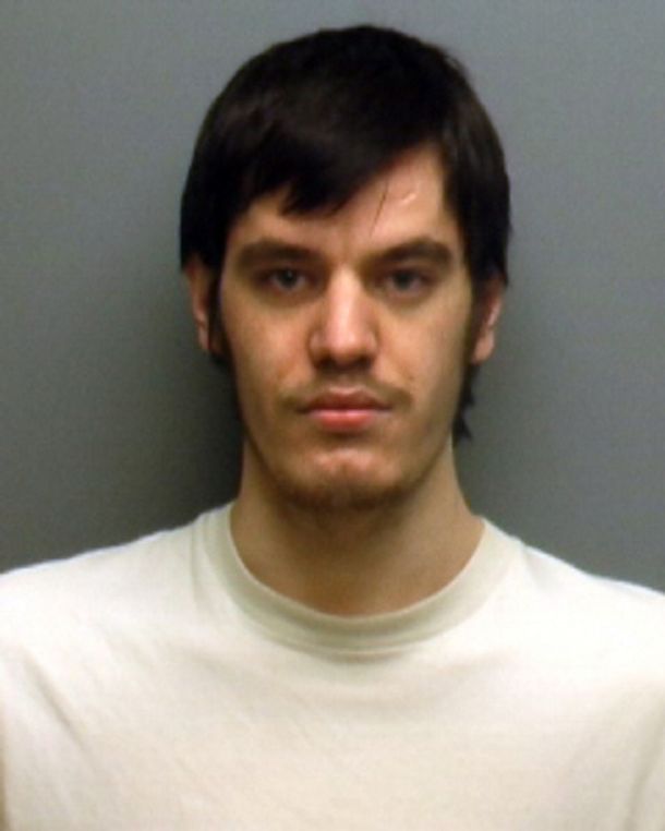 Padres mantenían cautivo a su hijo adoptivo porque es un predador sexual