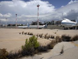 El abandonado Aeropuerto Internacional de Ellinikon es un símbolo de las ruinas del FMI en Grecia