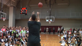 un ejemplo: estrella de la nba hizo delirar a los ninos y fue ovacionado un ejemplo: estrella de la nba hizo delirar a los ninos y fue ovacionado