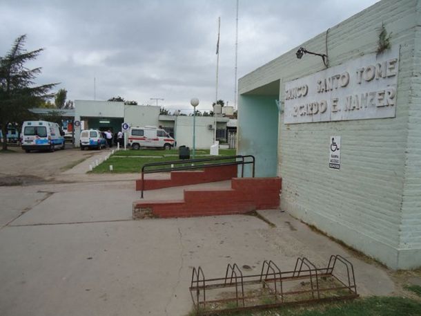 Un jubilado se fue a dar una vacuna, vio al lugar deteriorado y le donó 500 mil pesos