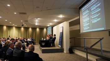 Economistas y empresarios coincidieron en los riesgos del plebiscito contra la reforma de la seguridad social en Uruguay. Economistas y empresarios coincidieron en los riesgos del plebiscito contra la reforma de la seguridad social en Uruguay.