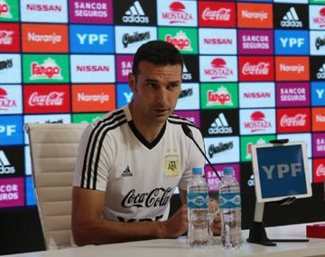 Scaloni en conferencia (Foto: @Argentina)