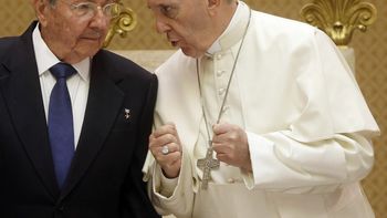 las imagenes del historico encuentro entre el papa y raul castro las imagenes del historico encuentro entre el papa y raul castro