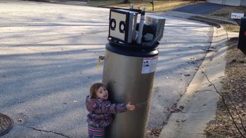 El video viral de una nena que se encuentra con un robot y le dice te amo El video viral de una nena que se encuentra con un robot y le dice te amo