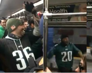 Un fanático de Filadelfia Eagles se pegó un palo en el subte