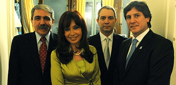 Cristina tomó juramento a nuevos funcionarios y ya prometen cambios