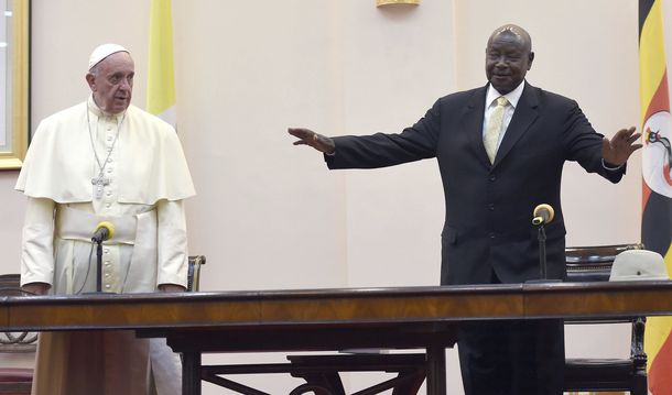 El Papa llegó a Uganda para la segunda etapa de su gira por África
