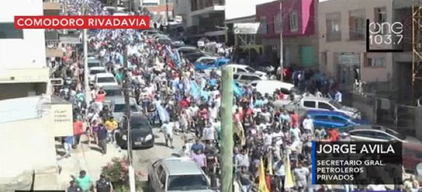 VIDEO: multitudinaria marcha de petroleros en defensa de sus puestos de trabajo
